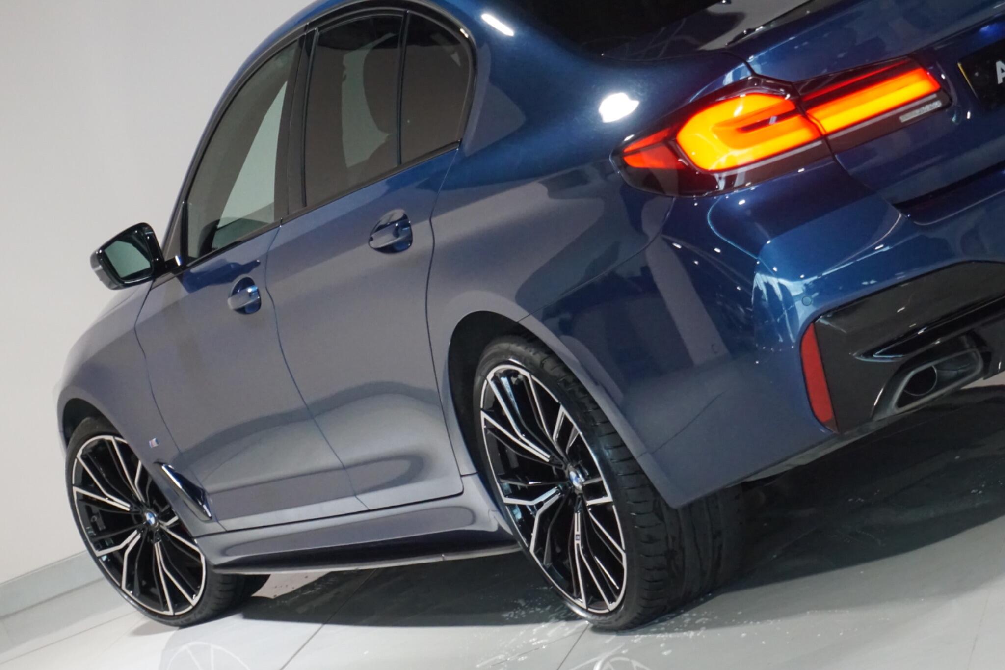 BMW 5 Series 3.0 530d MHT M Sport Saloon 4dr Diesel Hybrid Steptronic xDrive Euro 6 (s/s) (286 ps)